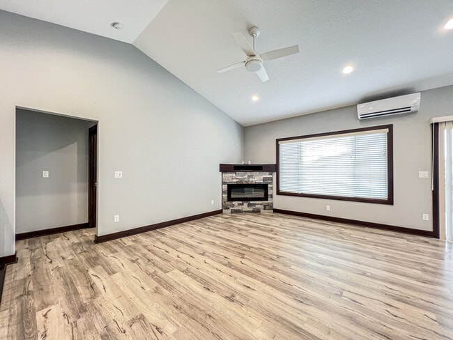 Photo - 1002 NE 21st St