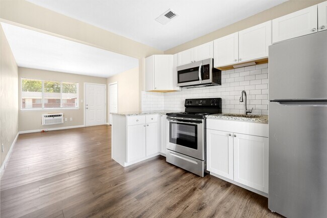 Photo - 1006 Montie Rd