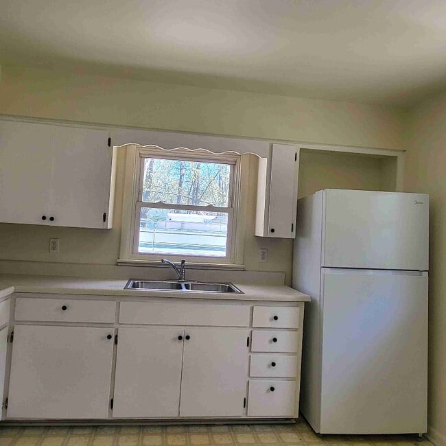 Photo - 2050 Reggie Dr