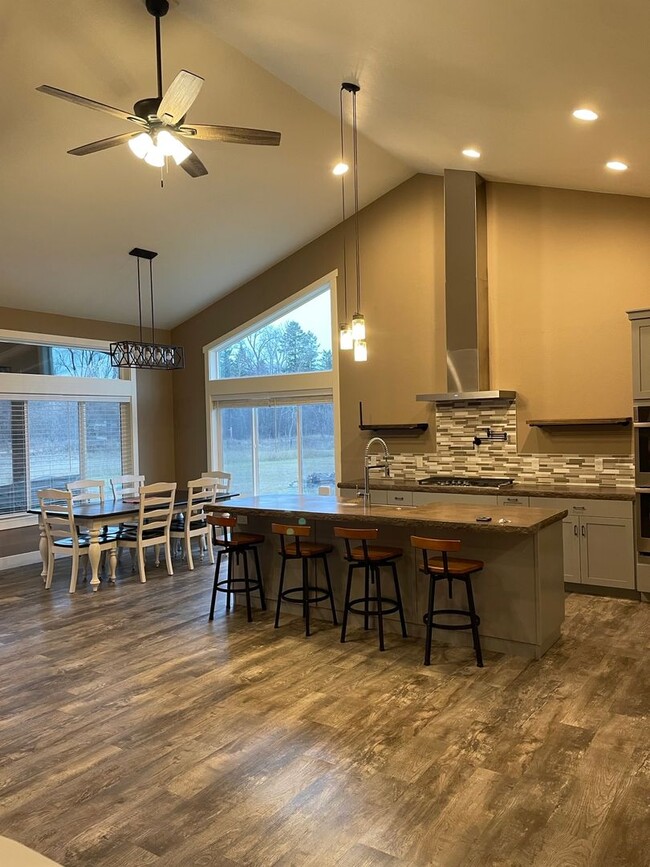 Photo - Beautiful Pet Friendly Home