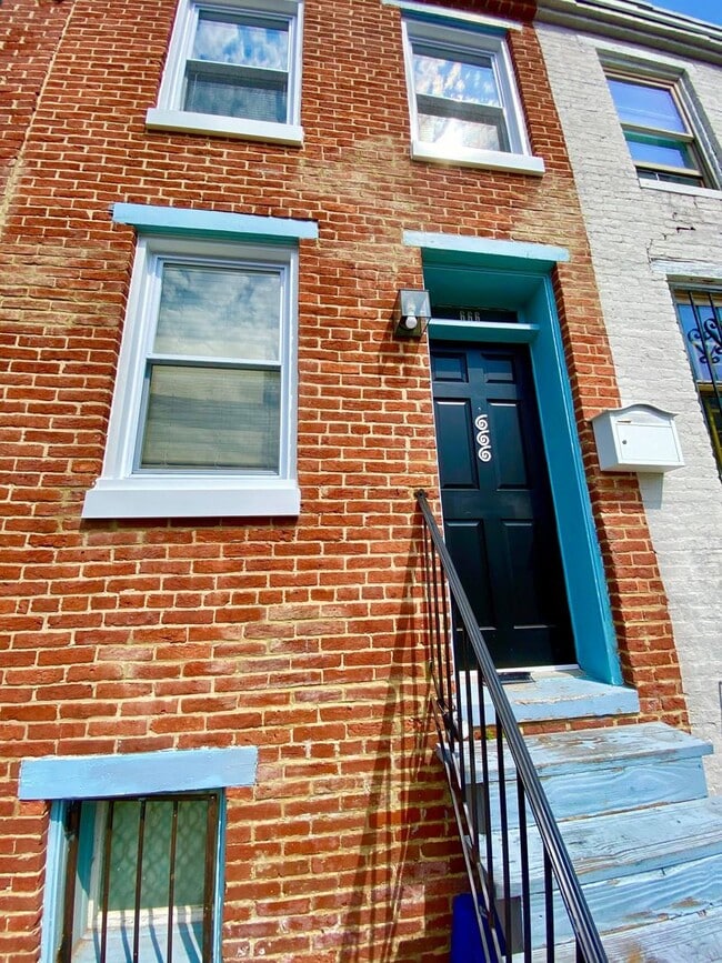 Building Photo - Charming 1BR with 1.5 Baths and Bonus Basement Room in the Heart of Ridgley’s Delight