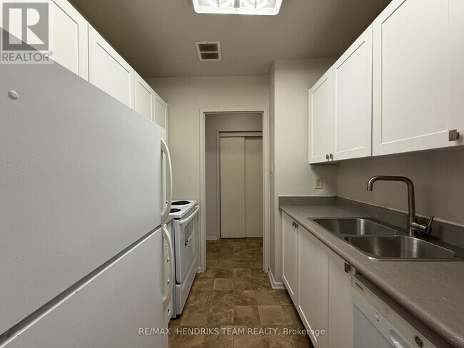 Photo - 49 Leaside Dr Unit 303