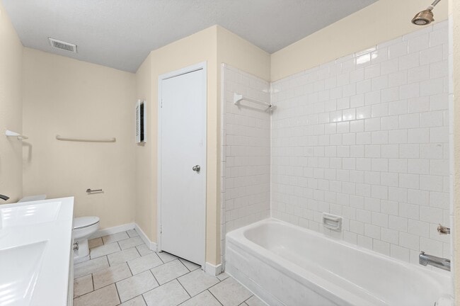 Building Photo - 5204 Beaverbrook Dr Rental