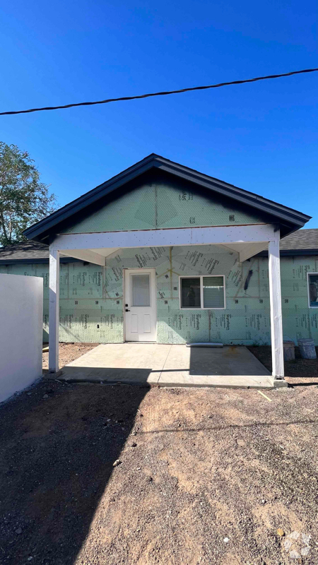 Building Photo - 1034 E Mariposa St Unit Private Guest Home