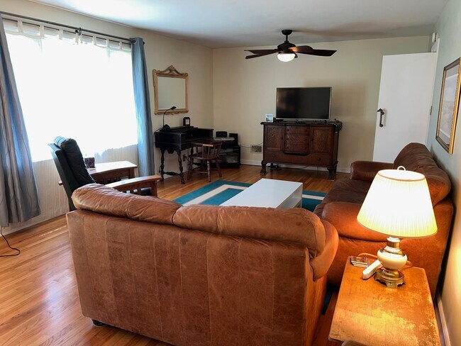 Photo - 727 Banks Terrace SE