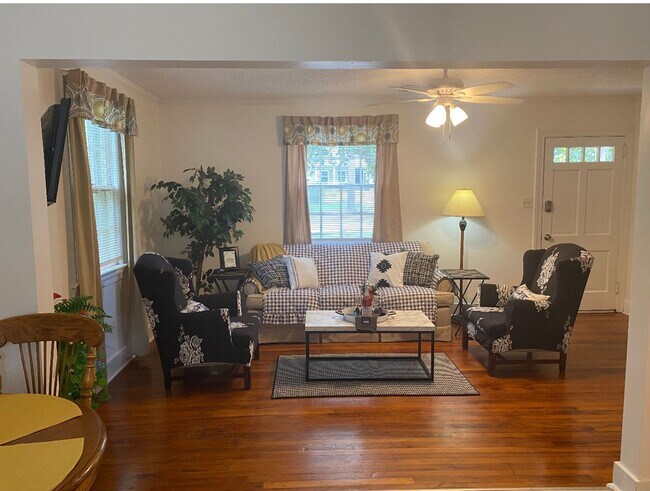Photo - 103 N Laurel St