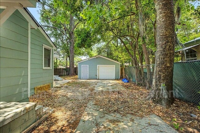 Photo - 2149 Vermont Ave