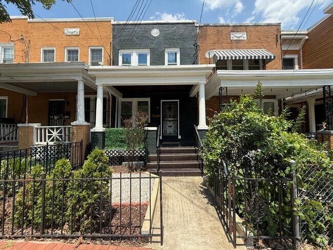 Building Photo - 1442 W St SE Rental