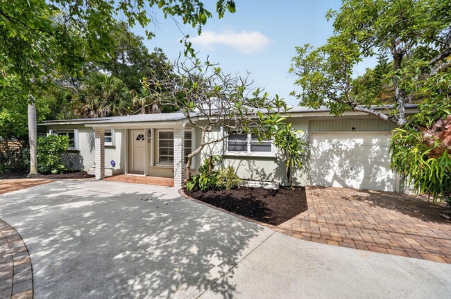 Photo - 606 Paulina Rd