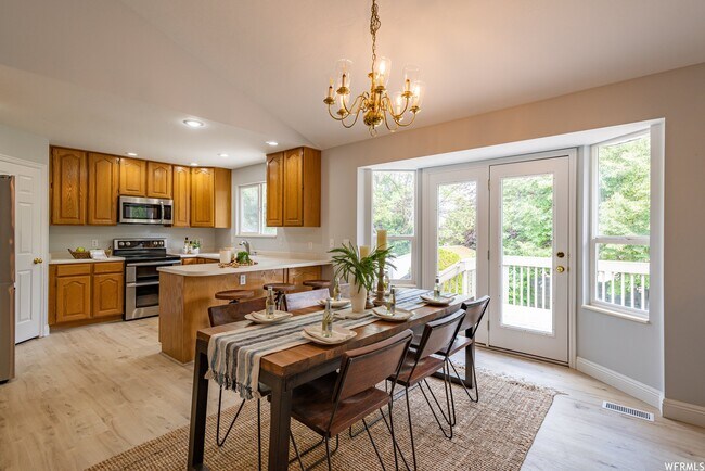 1444 W 6415 S Unit Upstairs