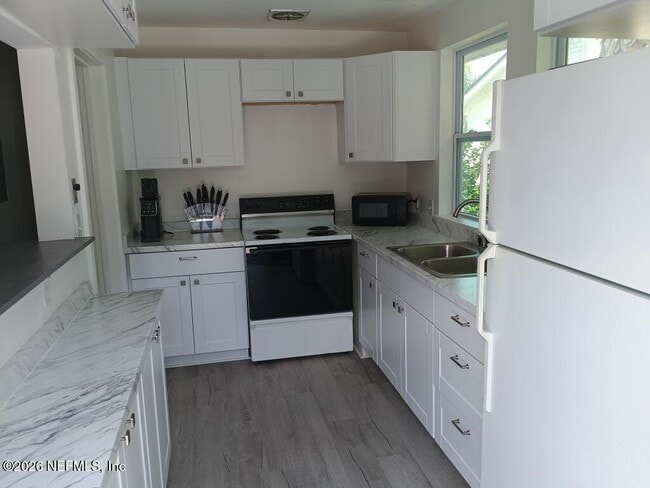 Photo - 215 Oleander St