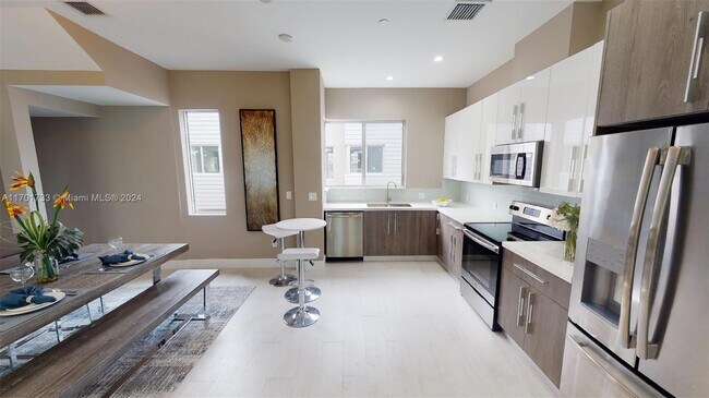 632 NE 12th Ave