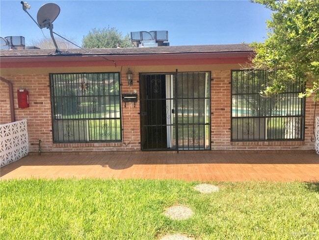 Building Photo - 11 E Dallas Ave Unit 9