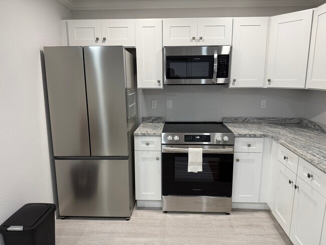 New stainless steel appliances - 324 Clearwater Ave