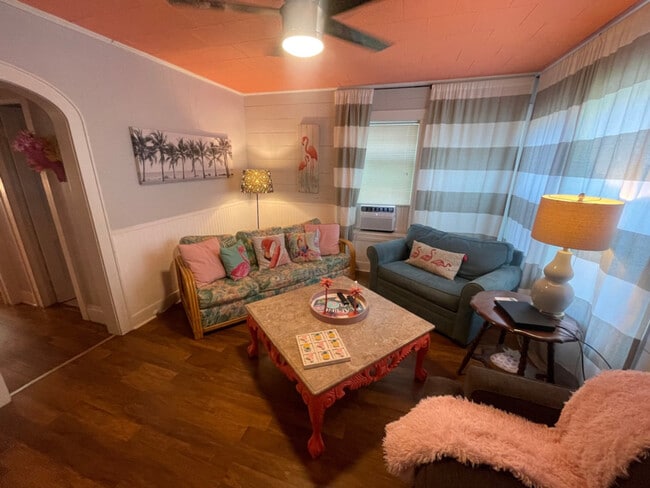 2319 Bernardo De Galvez Ave Unit SI ID1589274P