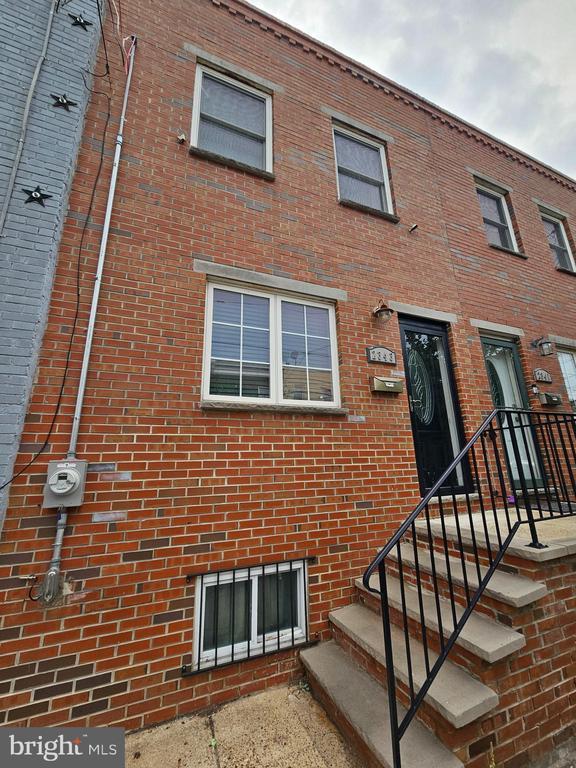 2343 Moore St
