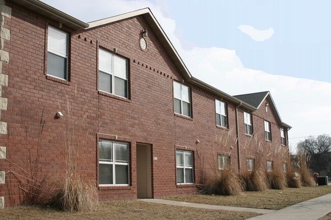 Well Maintained, Locally Owned! - 1021 Vattier St Unit 1029 Vattier