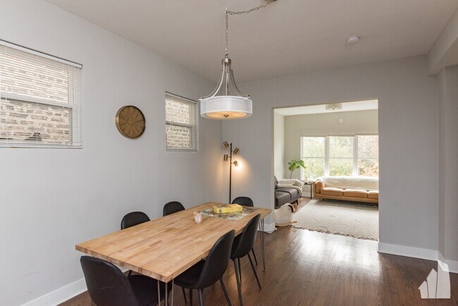 3570 W Dickens Ave Unit 2