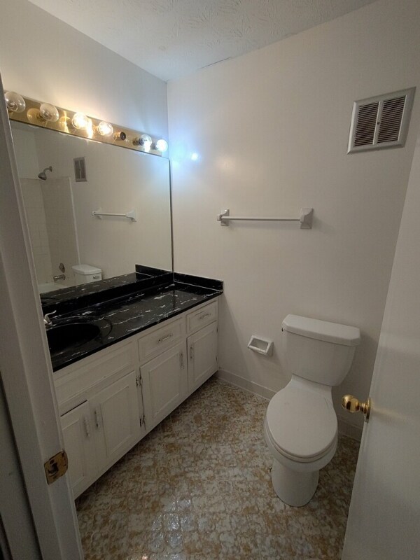 Photo - 304 Oakland St