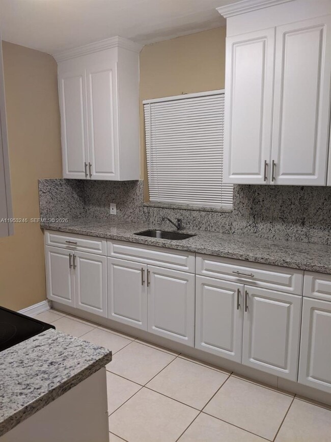 Building Photo - 928 SW 8th Ave Unit 1/2