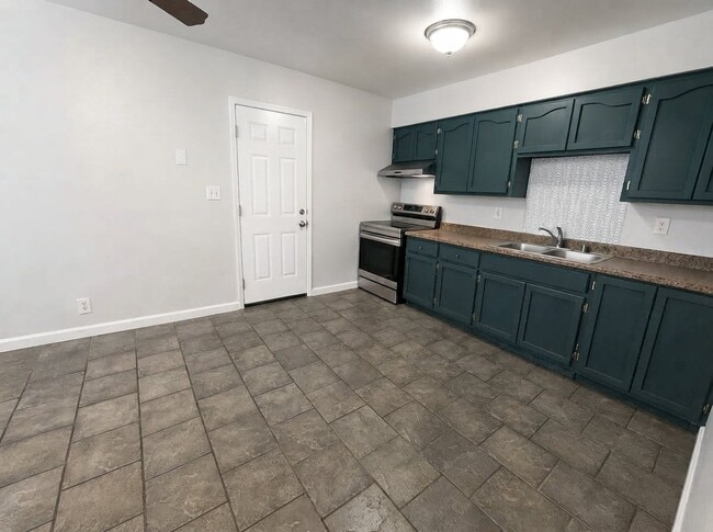 Photo - 2373 Wolf St