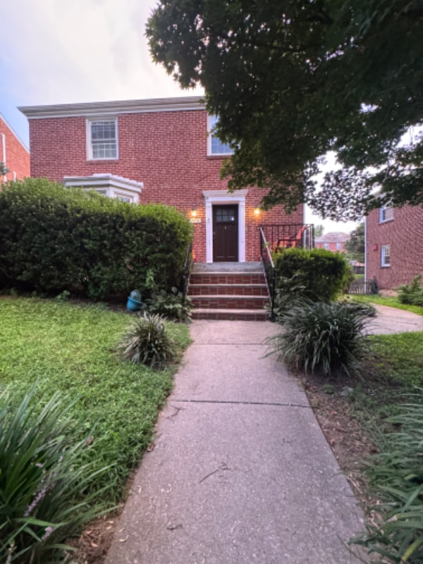 Building Photo - 2419 Chesterfield Ave Rental