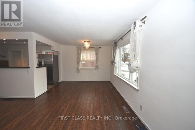 Photo - 87 Vauxhall Dr