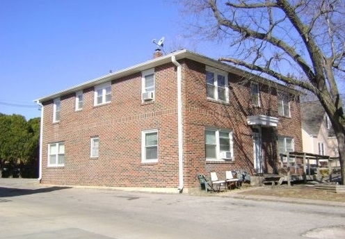 1239 SW Oakley Ave Apartments For Rent in Topeka, KS 