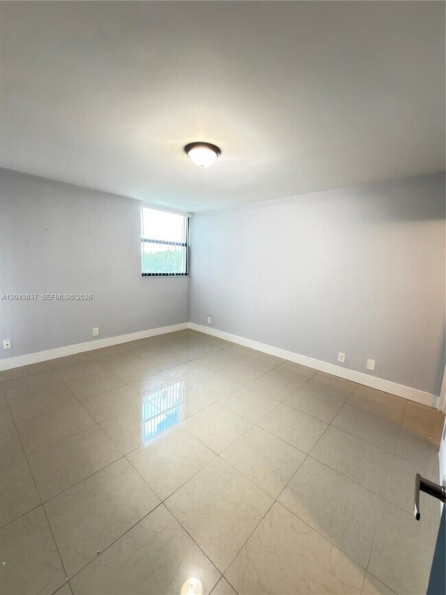 Photo - 8441 Forest Hills Dr Unidad 202