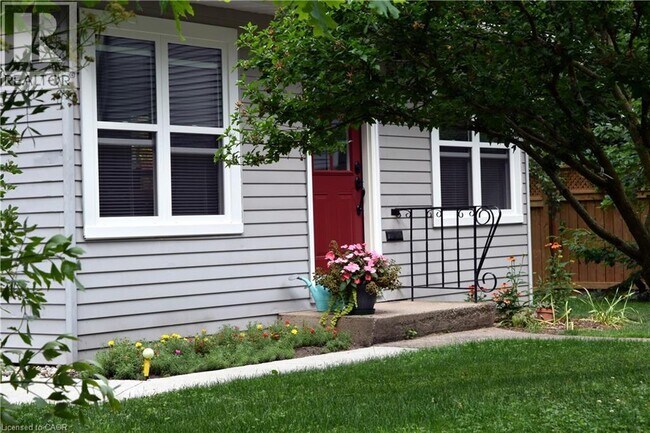 Photo - 201 Melville St