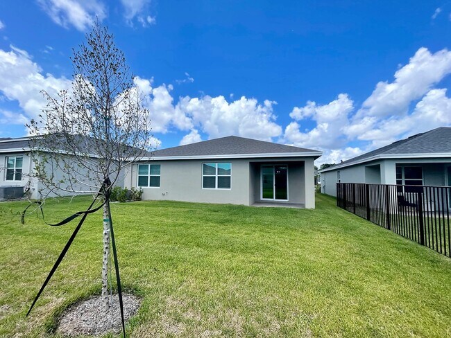 Photo - 2951 NE Breezeway Cir