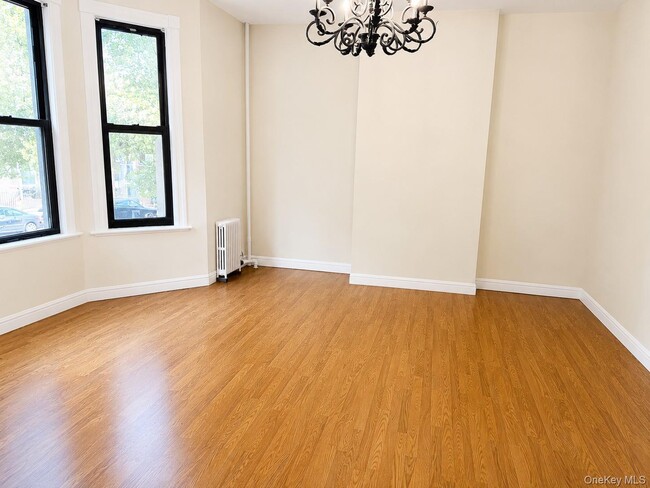 Photo - 32-16 31st Ave Unidad 1st Floor