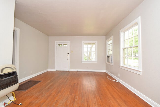 Photo - Cherrywood Charmer! 2/1 Avail for August!