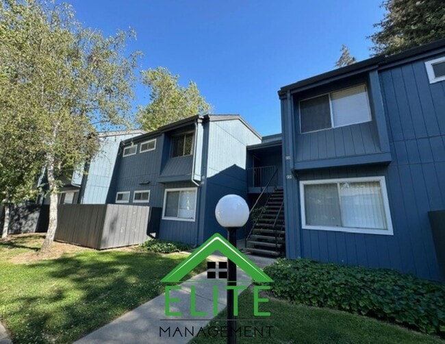 Building Photo - **2 Bed, 2 Bath Condo in Gated Community |...