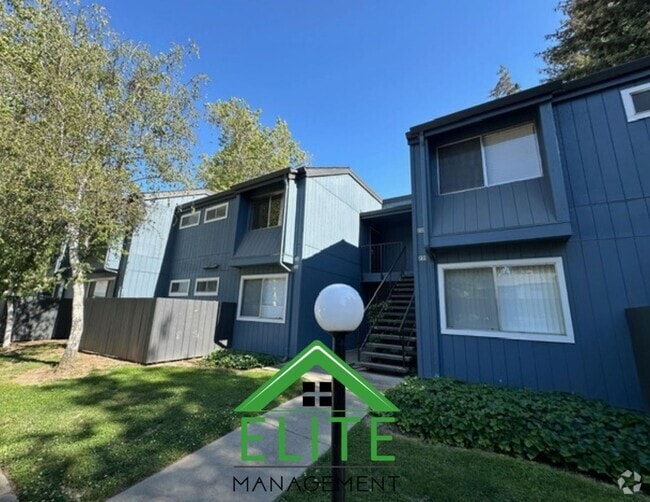 Building Photo - **2 Bed, 2 Bath Condo in Gated Community |...