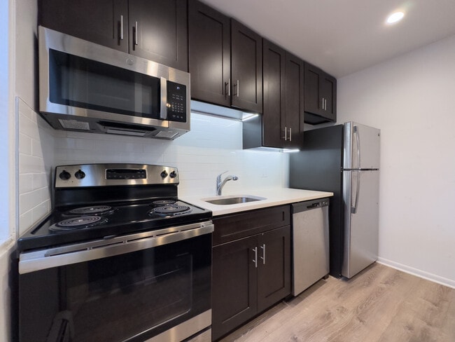 Building Photo - 527 W Aldine Ave Unit A04C Rental