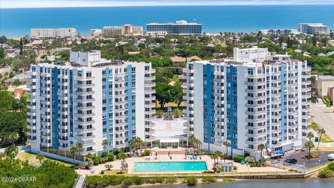 Building Photo - Stunning 2 bed 2 bath condo with terrific ... Unit 707