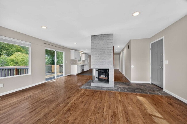 Photo - Top floor Duplex in Kent.  4 beds 2 bath with Very large fenced yard and 2 car garage. RENT $3295... Unit # B
