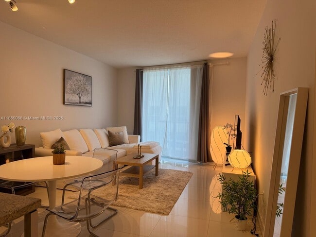 Building Photo - 185 SW 7th St Unit 2808 Rental
