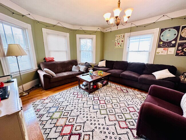 28 Brooks St Unit 3