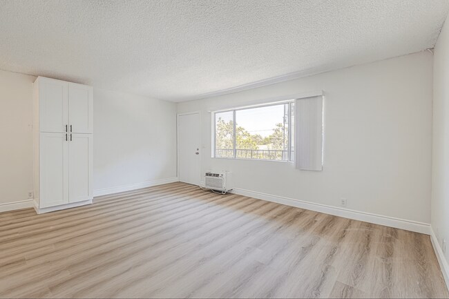 7466 Rosemead Apts