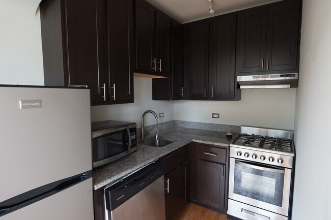 Photo - 4742 N Hermitage Ave Unit 904