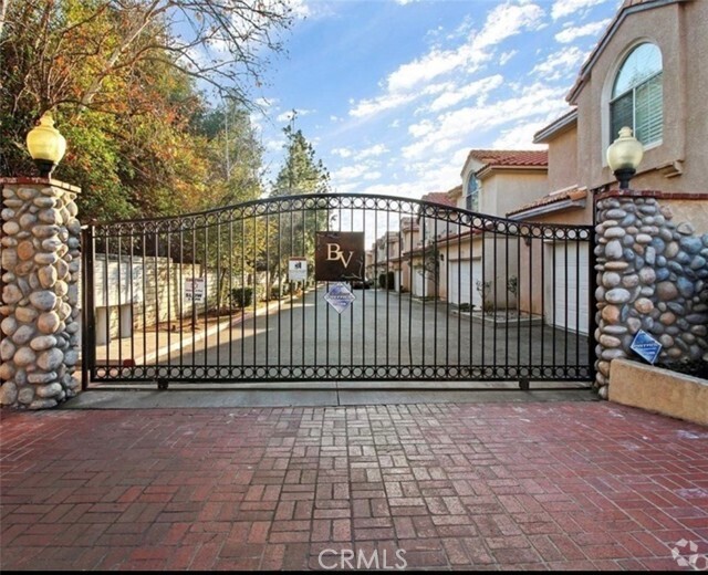 Building Photo - 13775 Glenoaks Blvd Rental