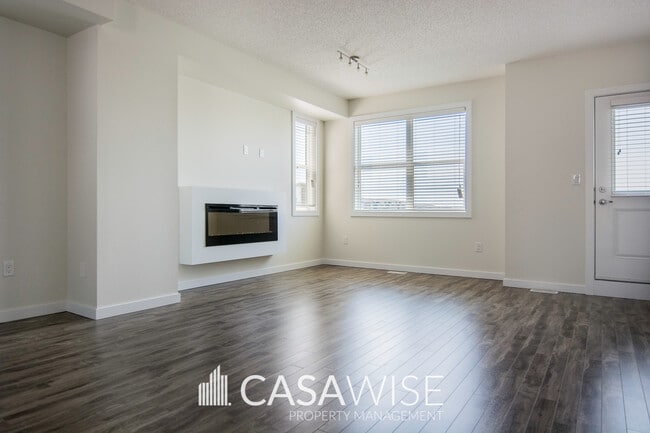 Photo - 655-655 Watt Blvd SW