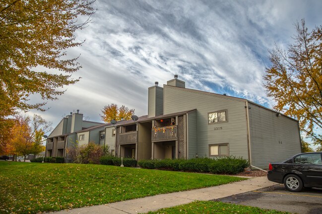 Primary Photo - Circle West Apartments