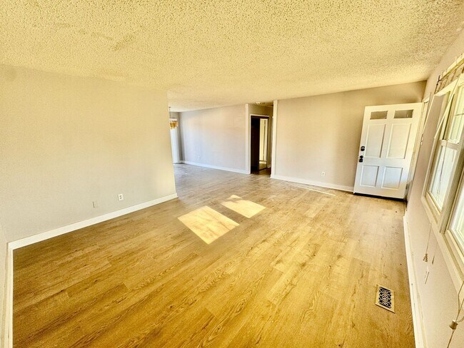 Photo - Spacious 3 Bedroom Townhouse for Rent