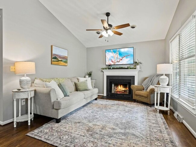 Photo - 1032 Summit Dr