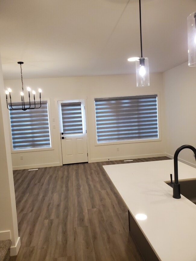 Photo - 17314-1736a 6a St NE