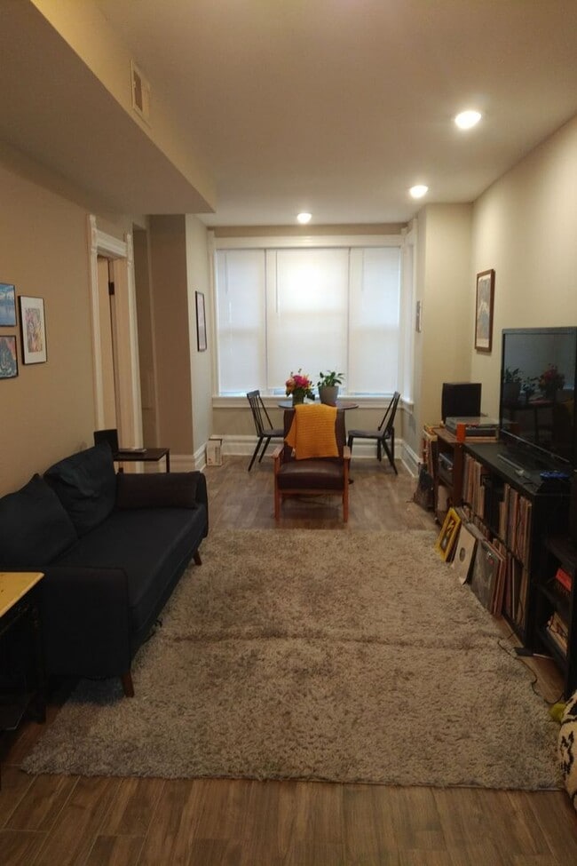 Photo - 2041 W McLean Ave Unidad 1G