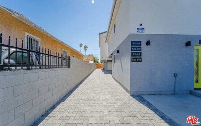 Photo - 1348 E Vernon Ave